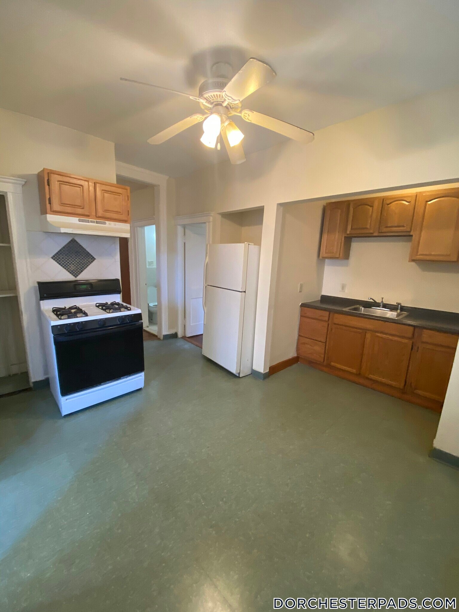 Building Photo - 19 Mora St