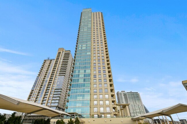 Building Photo - 300 Bowie St
