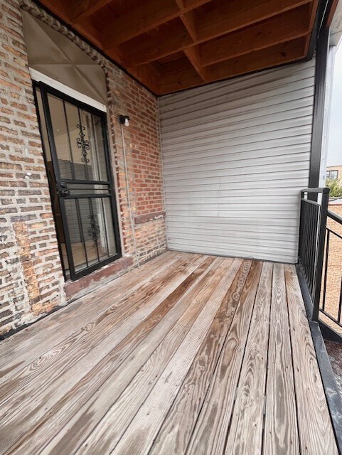 Building Photo - 1731 W North Shore Ave