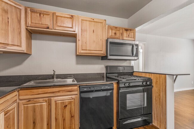 Building Photo - Live/work One Bedroom with Study in Plaza ...