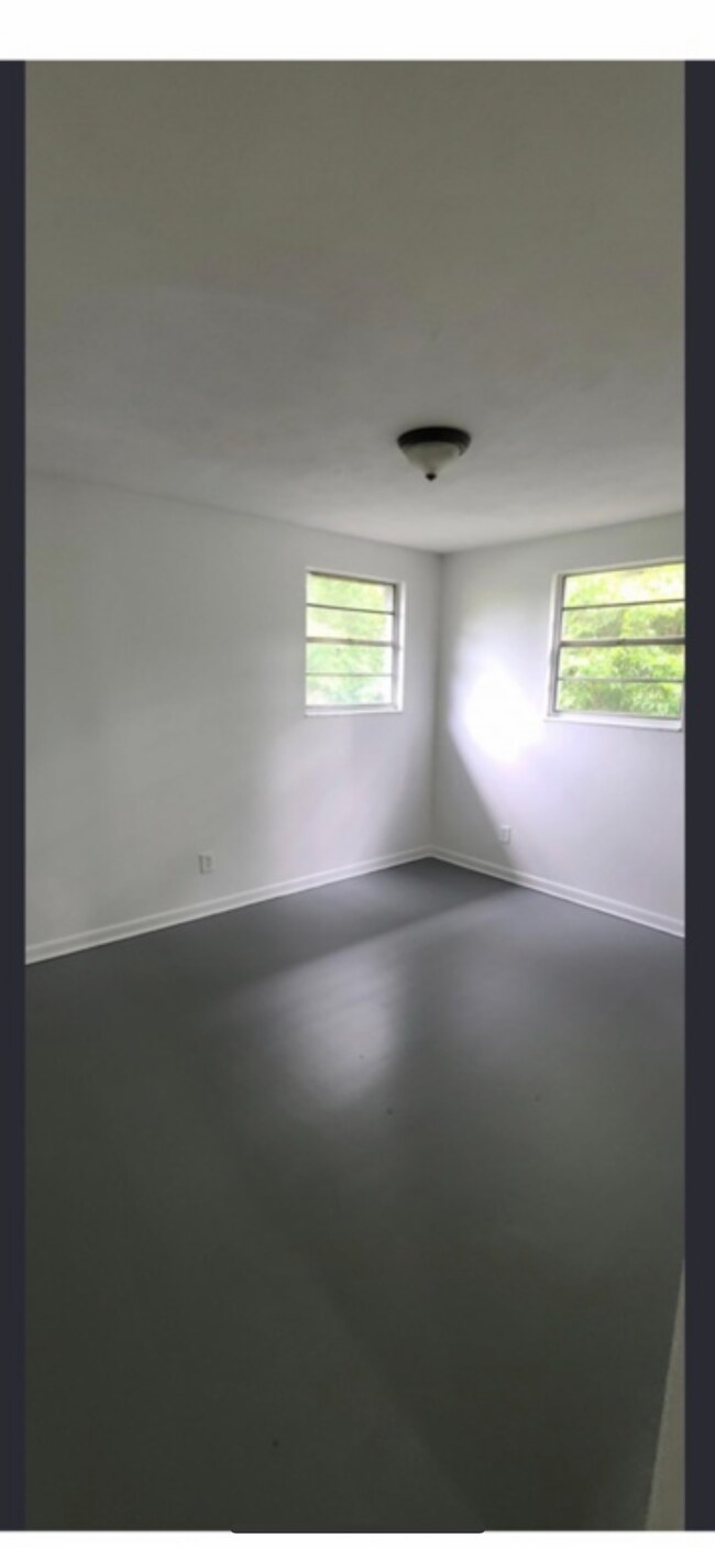 Building Photo - 1196 W 30th St