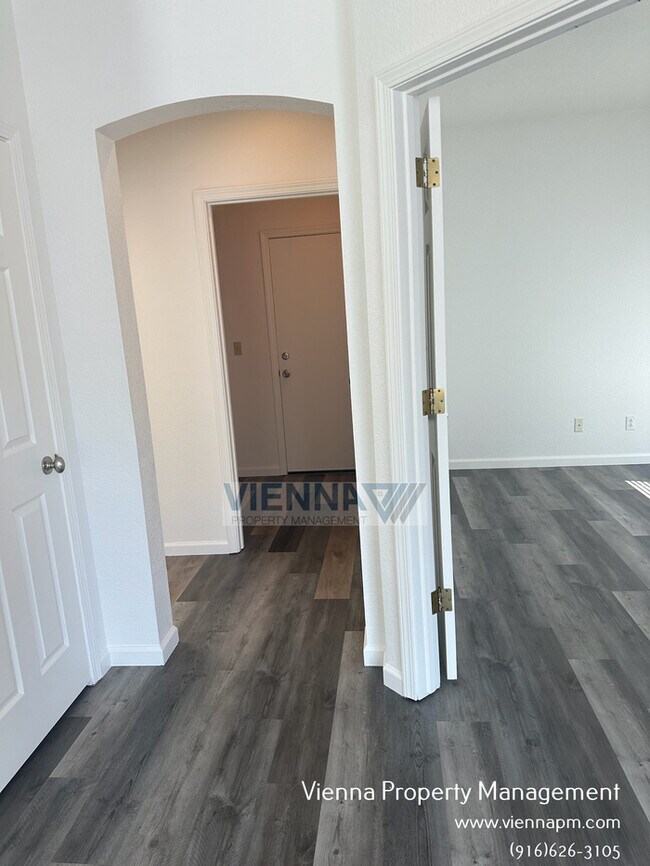 Building Photo - 108 Donegan Ct