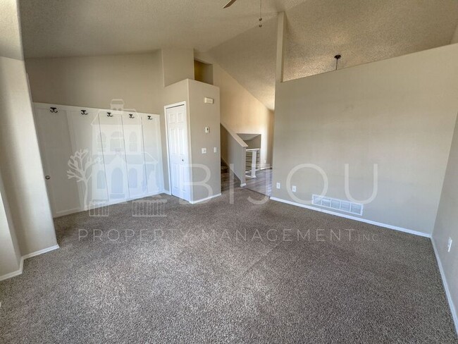 Building Photo - 850 Marshall Dr