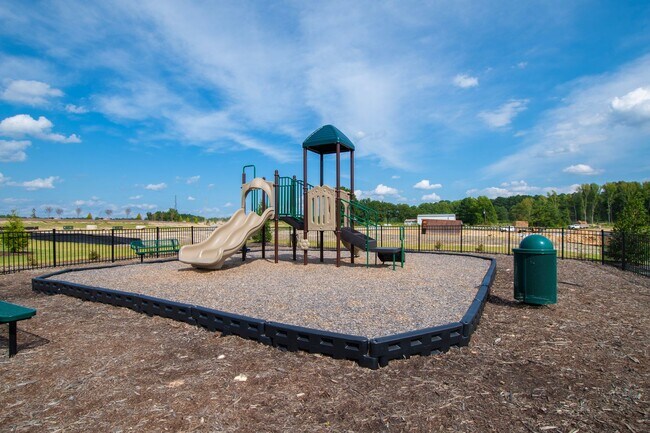 Building Photo - 121 Shadowdale Ln