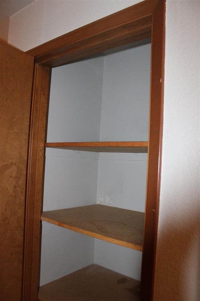 Building Photo - 2 Bedroom, 1 Bathroom Duplex!!!!