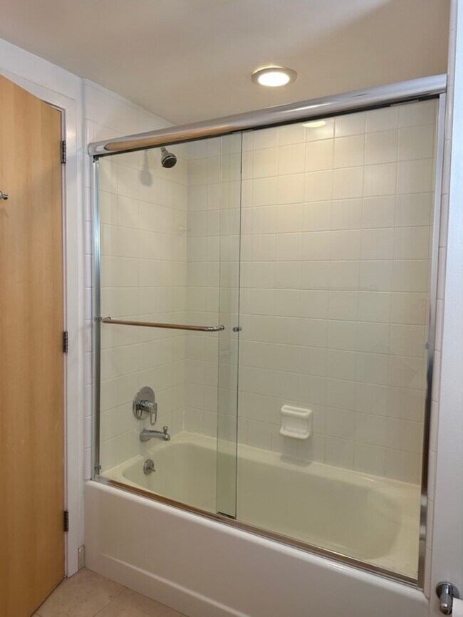 Building Photo - 650 Turk St