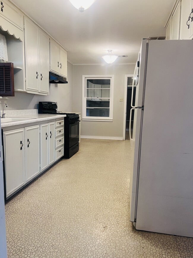 Building Photo - 2013 S Milam St