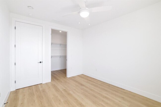 Building Photo - 1701 Simond Ave