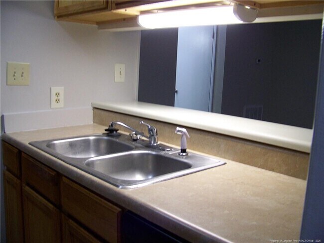 Building Photo - 663 Bartons Landing Pl