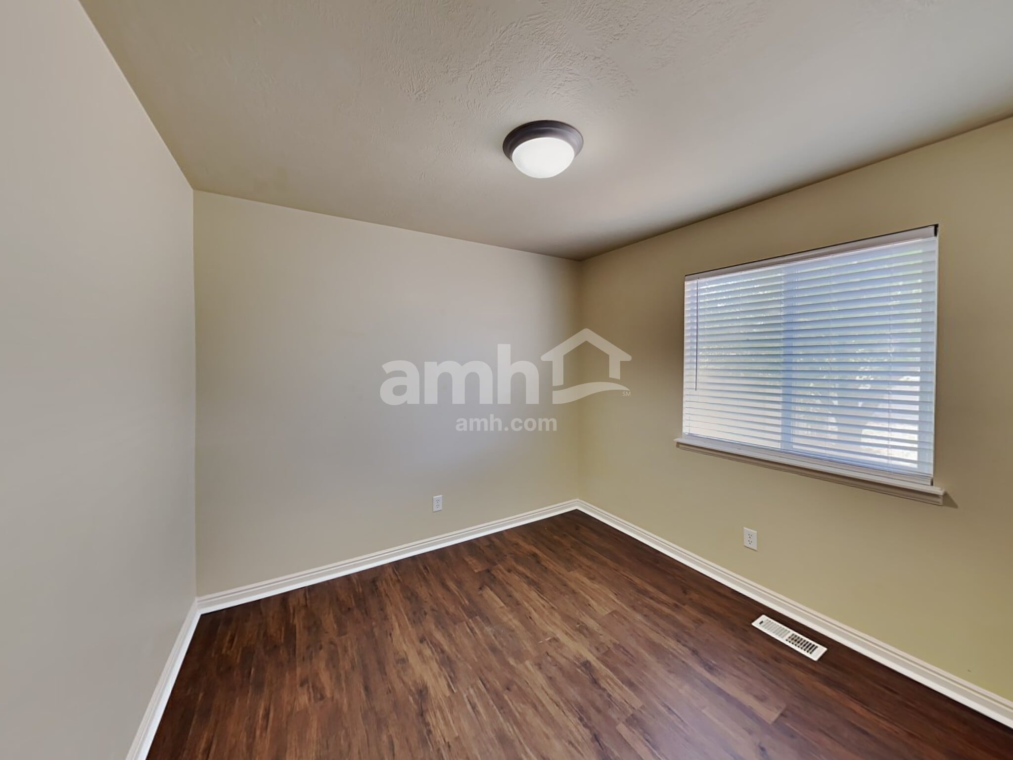 Building Photo - 4452 Heritage Dr