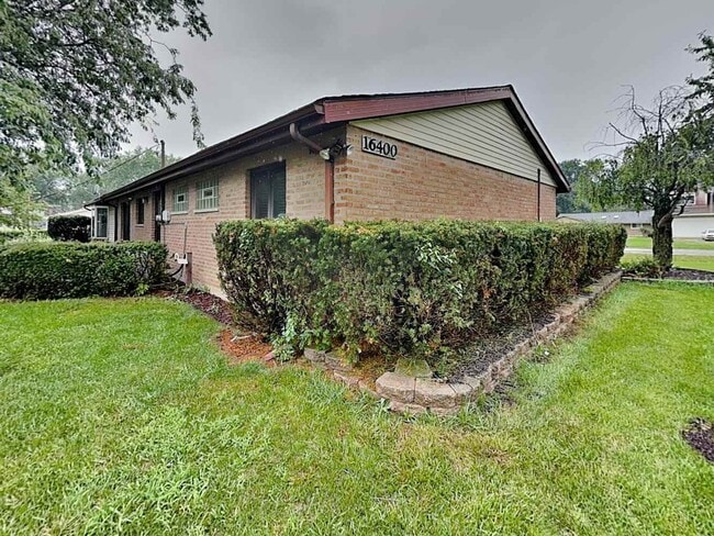 Building Photo - 16400 Sherwood Dr