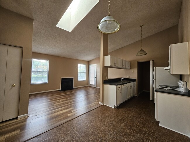 Building Photo - 403 Resort Ct
