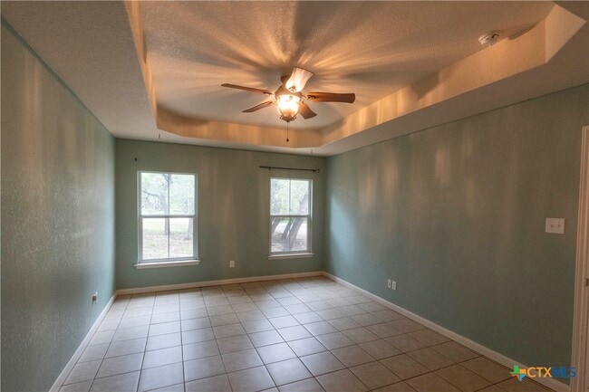 Building Photo - 1015 Twin Deer Ln