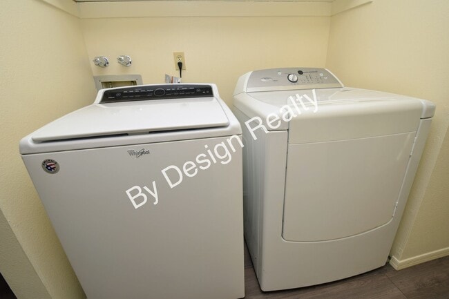 Building Photo - Pantano Parkway Townhome - Steps from The Loop