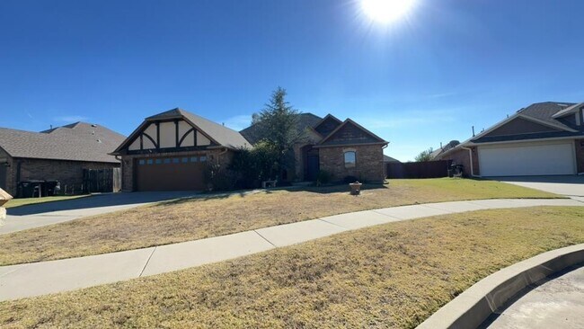 Building Photo - 616 Sally Ct