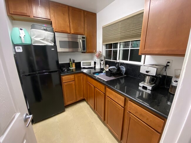 Kitchen - 3284 Veteran Ave