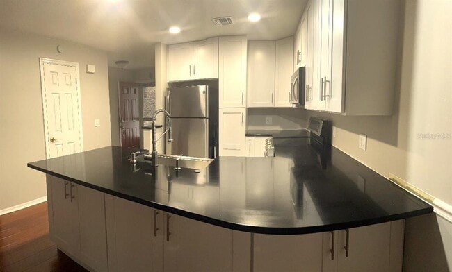 Building Photo - 5171 Lazy Oaks Dr