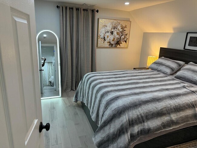 Building Photo - 435 Lebanon St