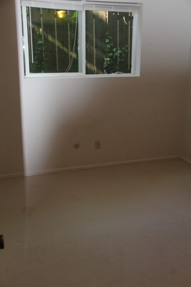 Building Photo - 1409 N 7th St