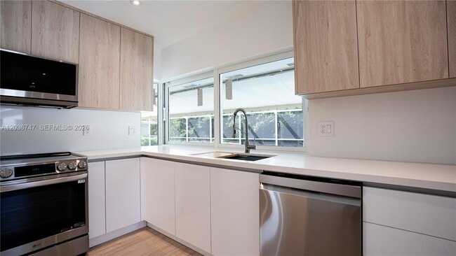 Building Photo - 15340 SW 85th Ave