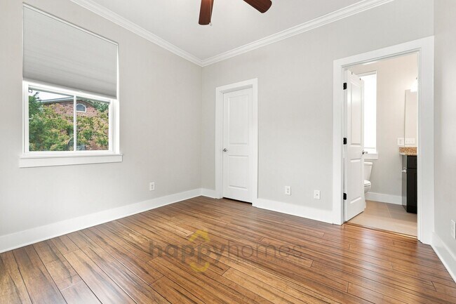 Building Photo - 4613 Oakwood Ave