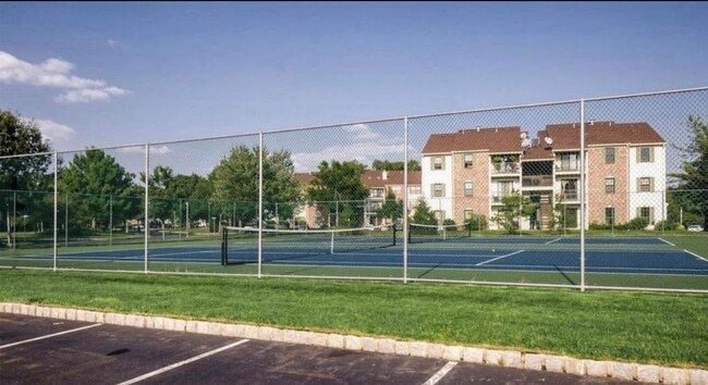 Building Photo - 60 Voscek Ct