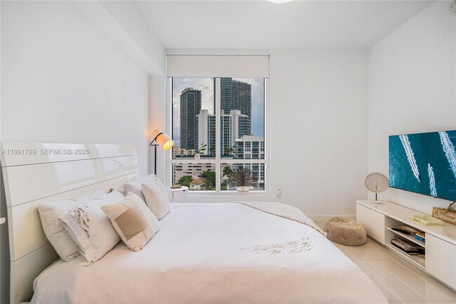 Building Photo - 601 NE 27th St