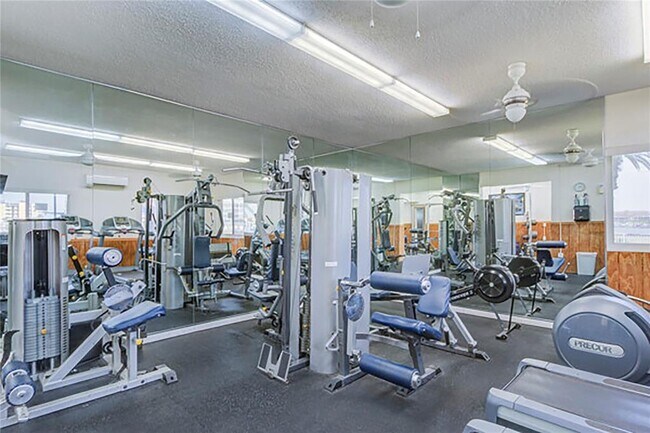 Building Photo - 10280 Imperial Point Dr W