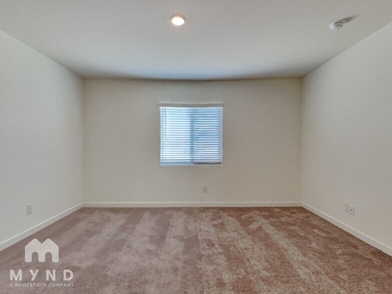 Building Photo - 1090 W Virginia Ave