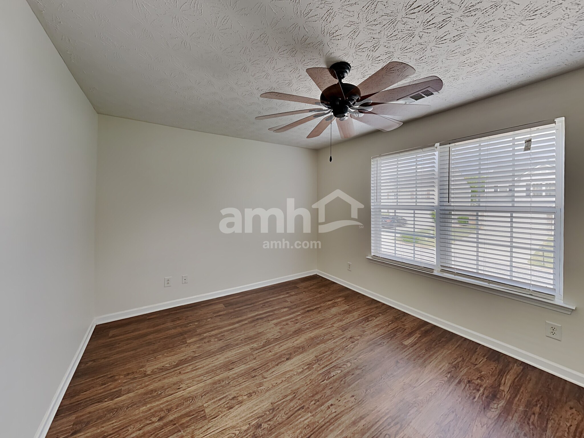 Building Photo - 307 Meadows Ln