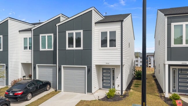 Building Photo - Stylish & Spacious Home in Prime Durham Location – Modern Living with Comfort & Convenience