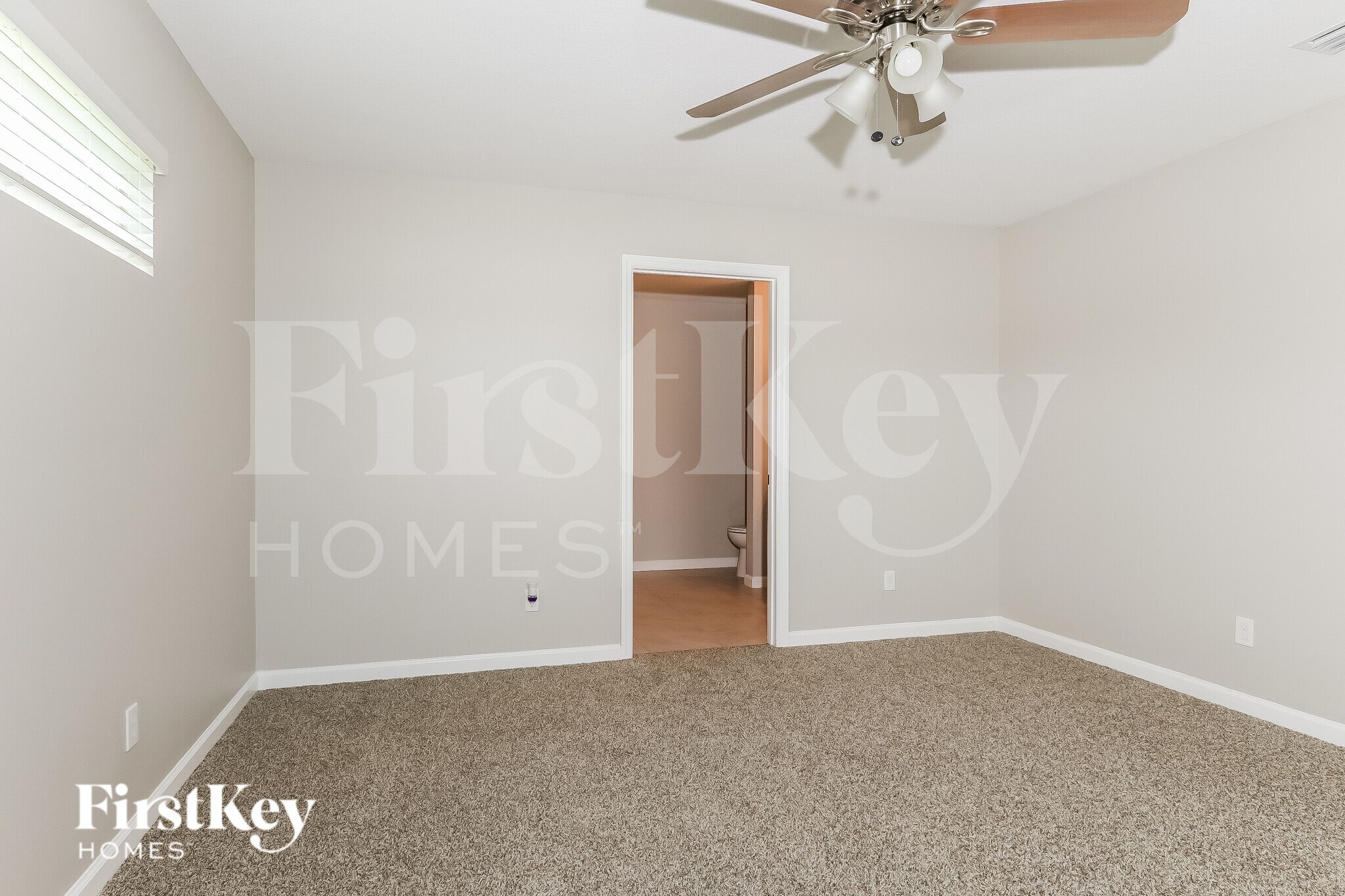 Building Photo - 122 SW Sea Lion Rd