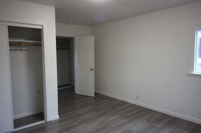 Building Photo - 672 Irwin Ln