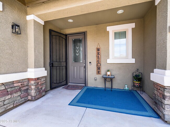 Building Photo - 761 W Desert Hollow Dr