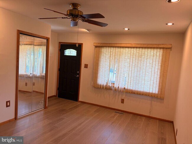 Building Photo - 31 Fairmount Dr