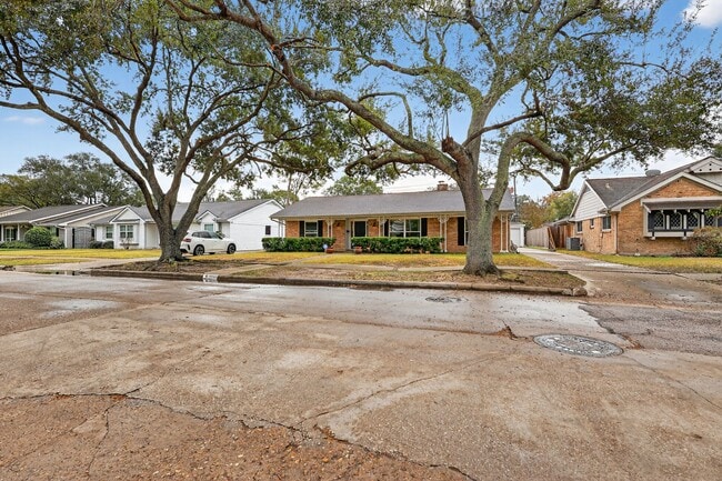 Building Photo - 6031 Rutherglenn Dr