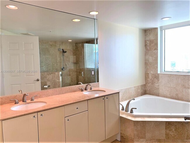 Building Photo - 1745 E Hallandale Beach Blvd