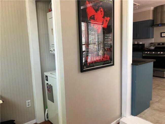 Building Photo - 2920 Windsor Rd