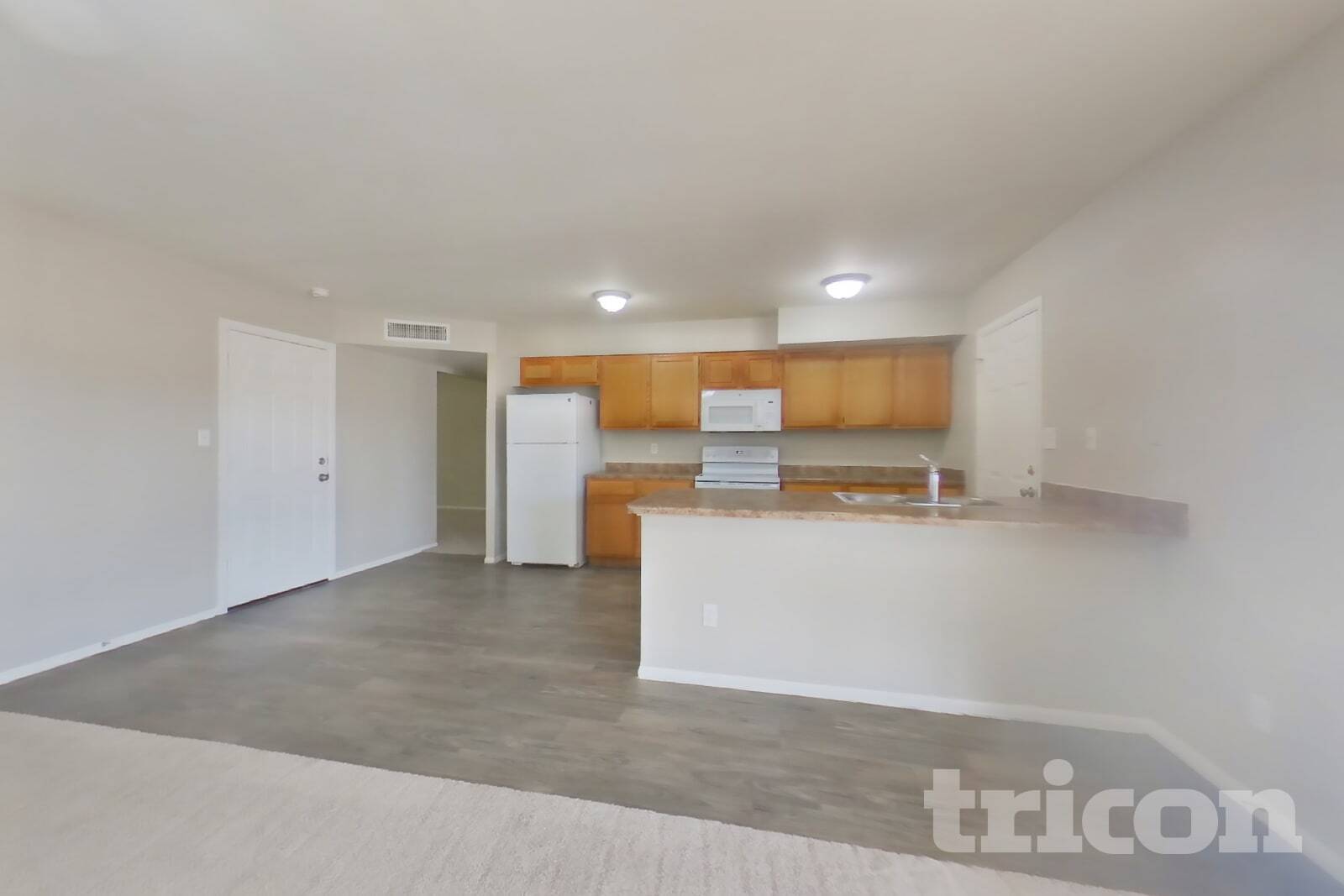 Building Photo - 3849 W Poinsettia Dr
