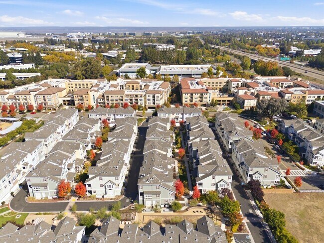 Building Photo - 394 Circuit Wy