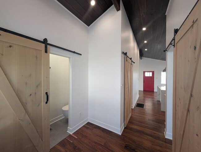 Building Photo - Beautifully Renovated 2 Bedroom in Oceanside!