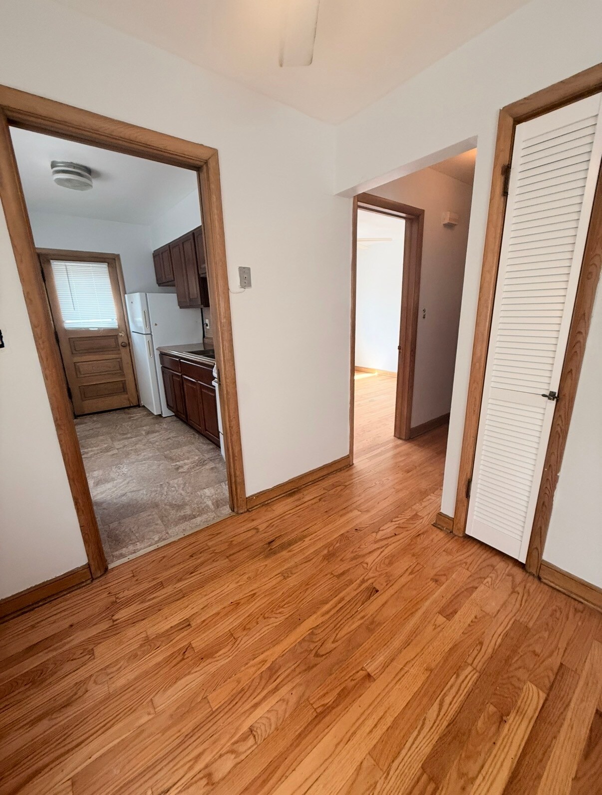 Building Photo - 4002 N Farwell Ave