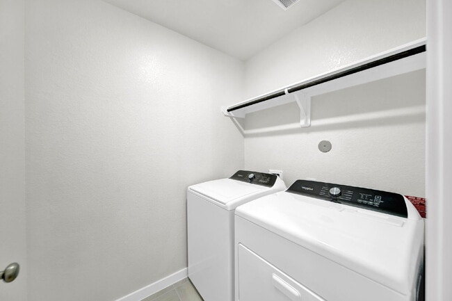 Building Photo - Barely-lived-in single-story 3 bedroom, 2 bath home with 2-car garage located in the Mavera commu...