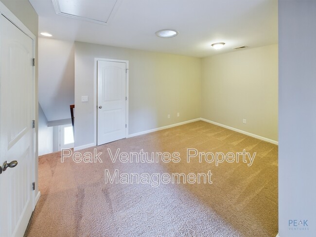 Building Photo - 11 Endeavor Cir