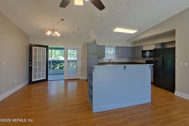 Building Photo - 554 Peregrine Ct