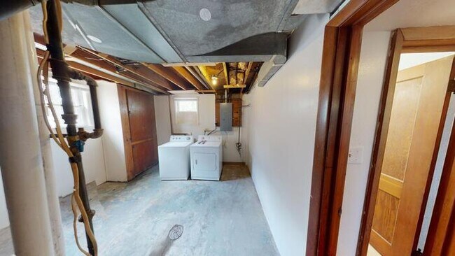 Building Photo - 820 N 13th St