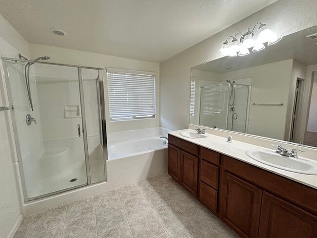 Building Photo - To schedule a viewing, call Wally Fellman ...