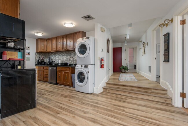 Building Photo - 132 State St