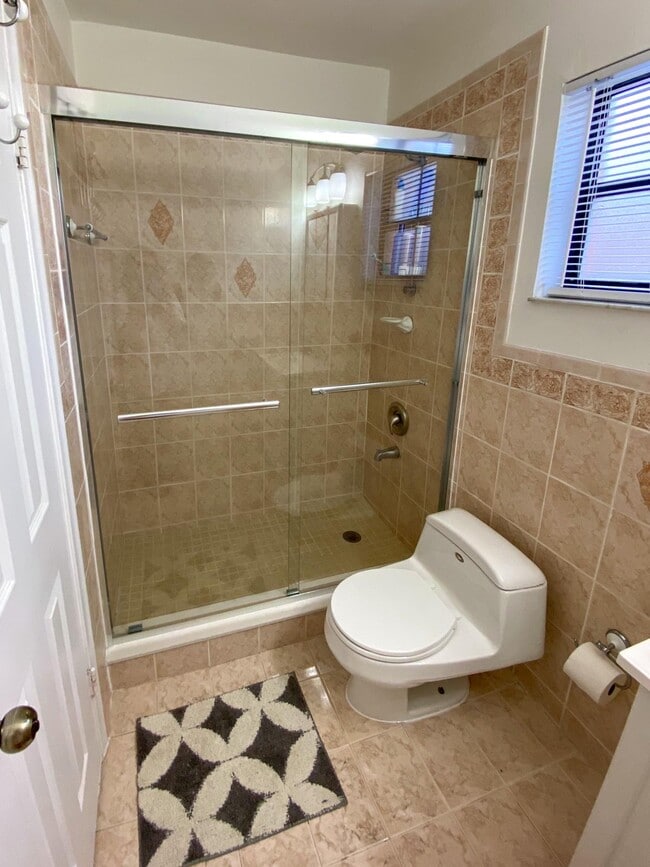 Building Photo - 2221 W 52nd St