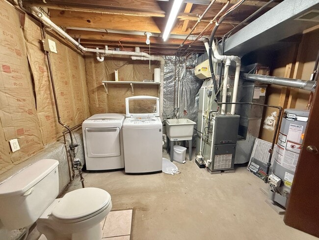 Building Photo - 4 bed house Gananda | HUGE OFFICE | GARAGE...